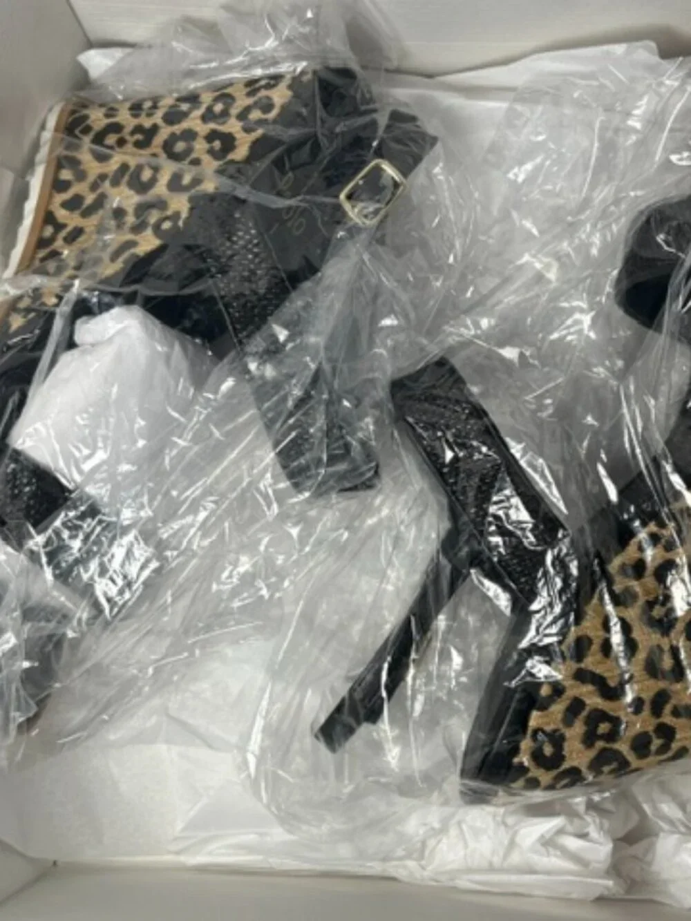 NEW IN BOX-NEVER WORN! Linea Paolo Wedge Sandals / SIZE 8